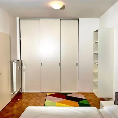 Big Flat In The Centre דירה *